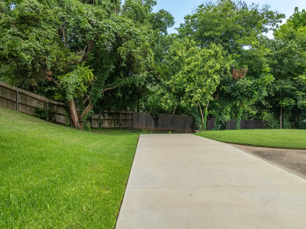 9509 Stony Point Drive Woodway TX 76712