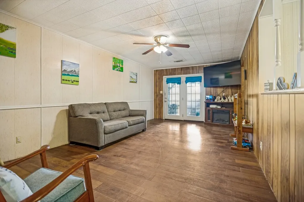 683 Us Highway 84 W Teague TX 75860