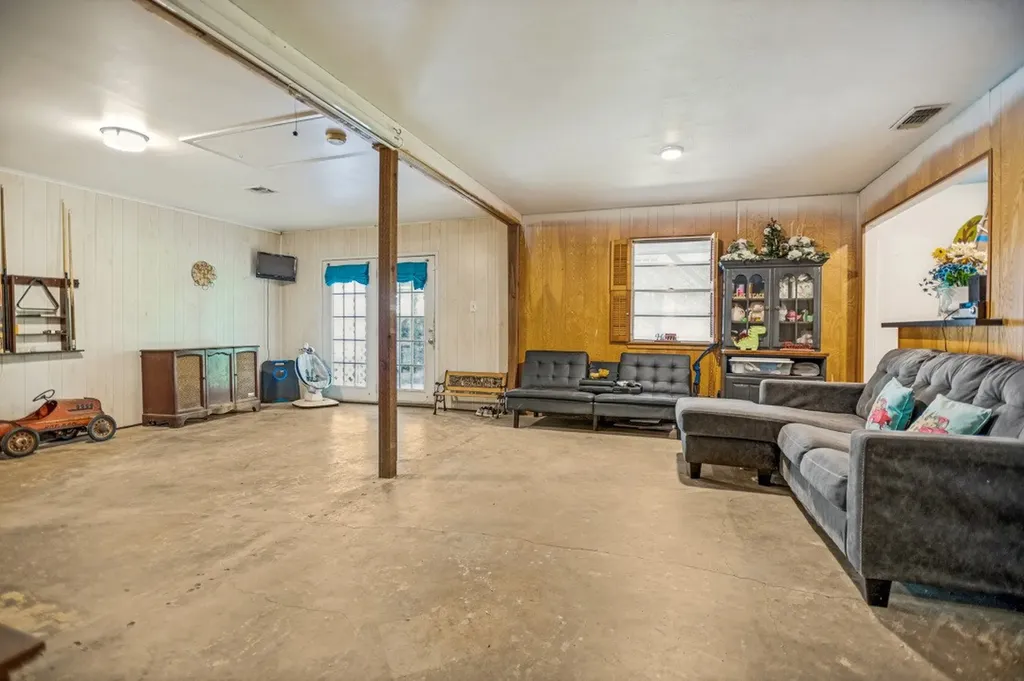 683 Us Highway 84 W Teague TX 75860