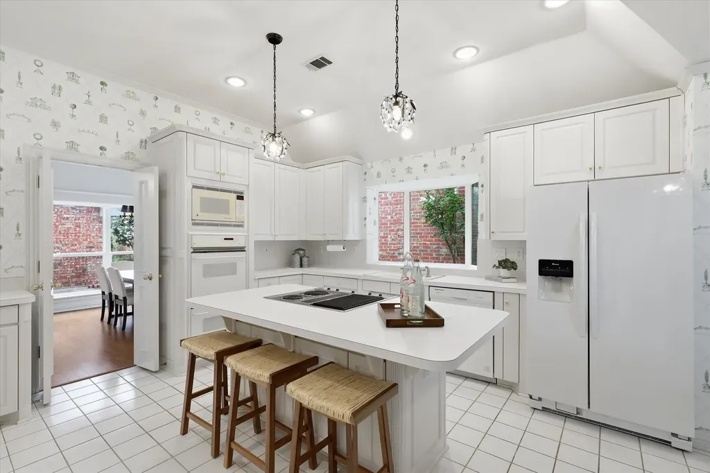 5750 Encore Drive Dallas TX 75240