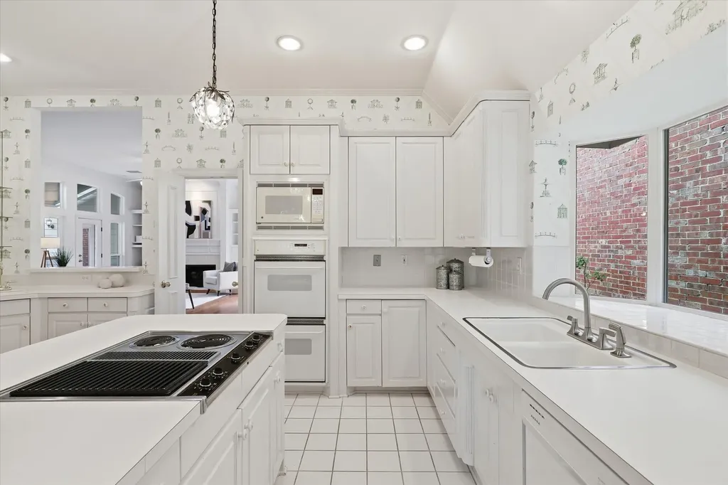 5750 Encore Drive Dallas TX 75240