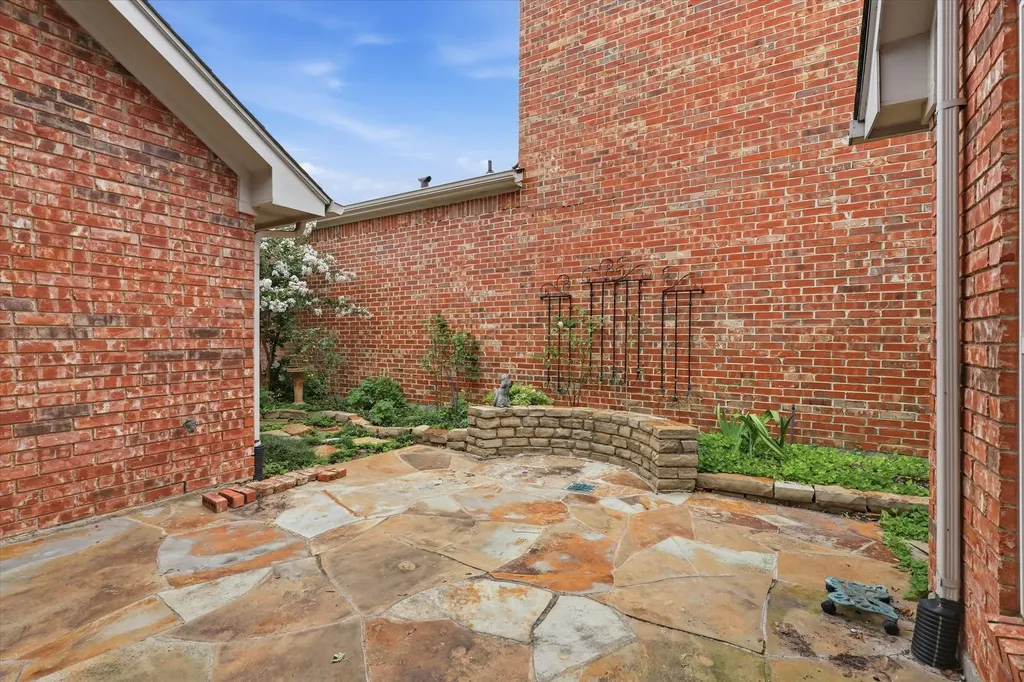 5750 Encore Drive Dallas TX 75240
