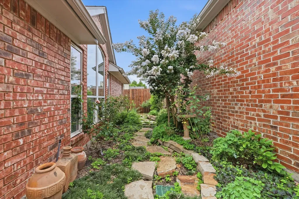 5750 Encore Drive Dallas TX 75240