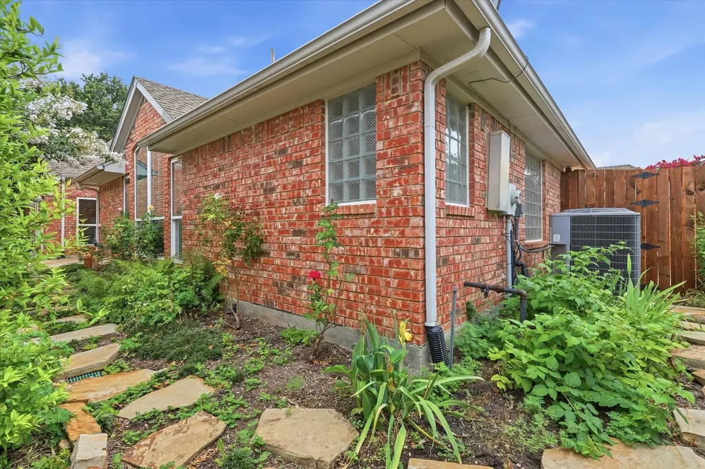5750 Encore Drive Dallas TX 75240