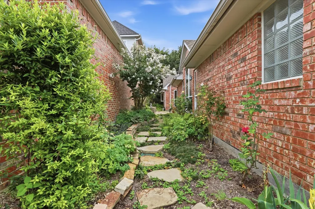 5750 Encore Drive Dallas TX 75240