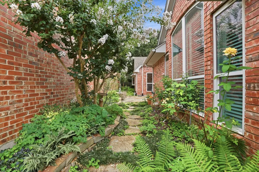 5750 Encore Drive Dallas TX 75240