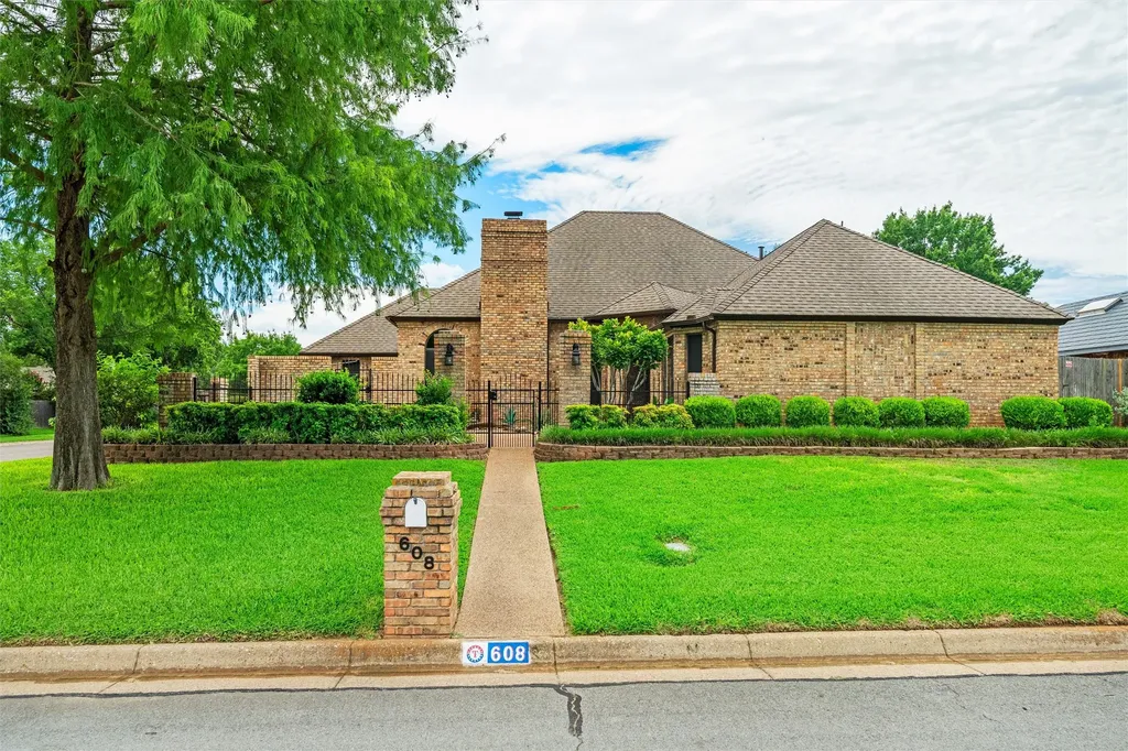 608 Gunnison Drive Arlington TX 76006