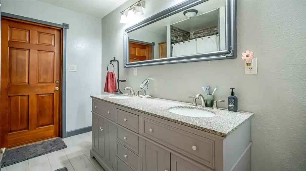 1129 County Road 306 #B Rainbow TX 76077