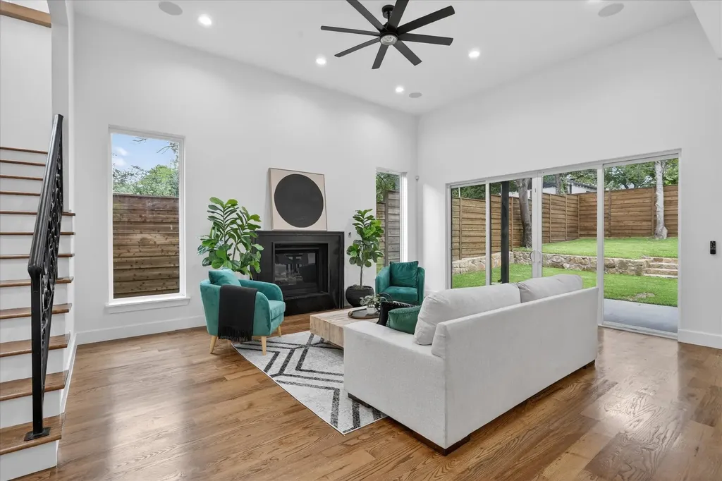 1727 Ramsey Dallas TX 75216