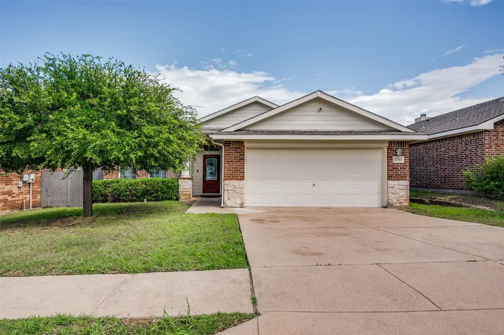 2713 Gardendale Drive Fort Worth TX 76120
