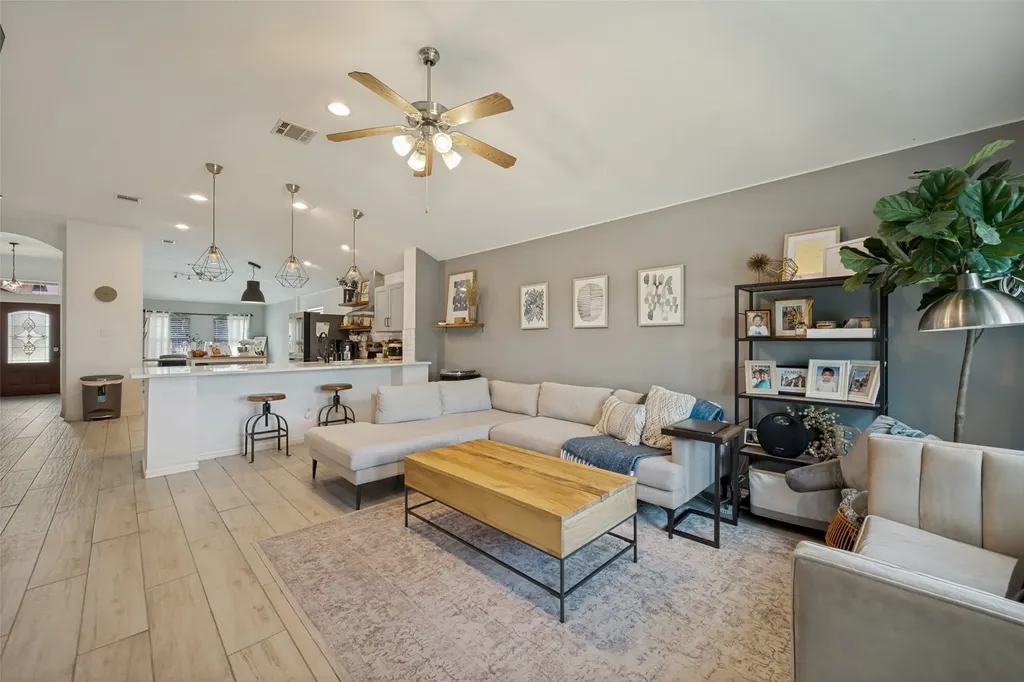 2713 Gardendale Drive Fort Worth TX 76120
