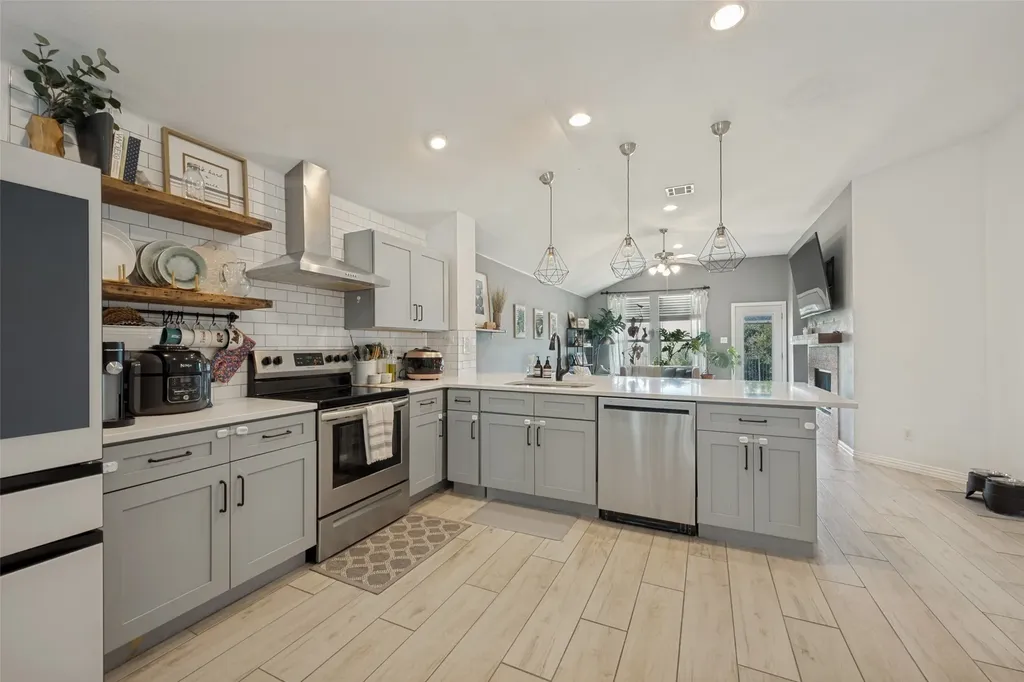 2713 Gardendale Drive Fort Worth TX 76120