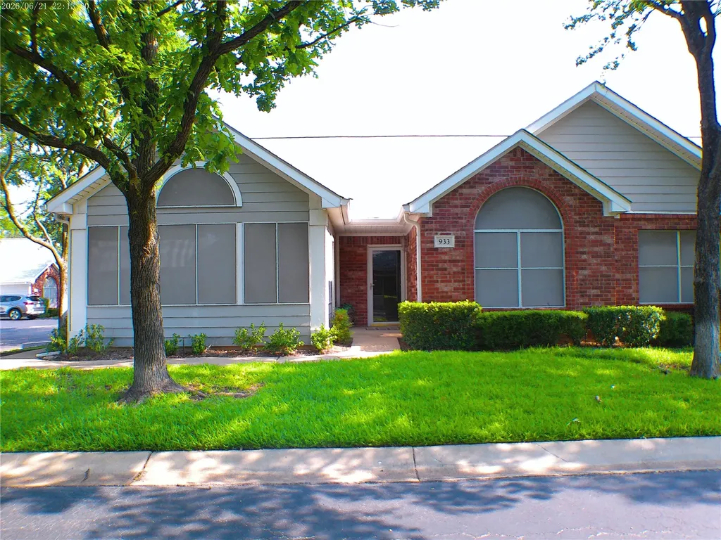 933 Bridges Drive Arlington TX 76012