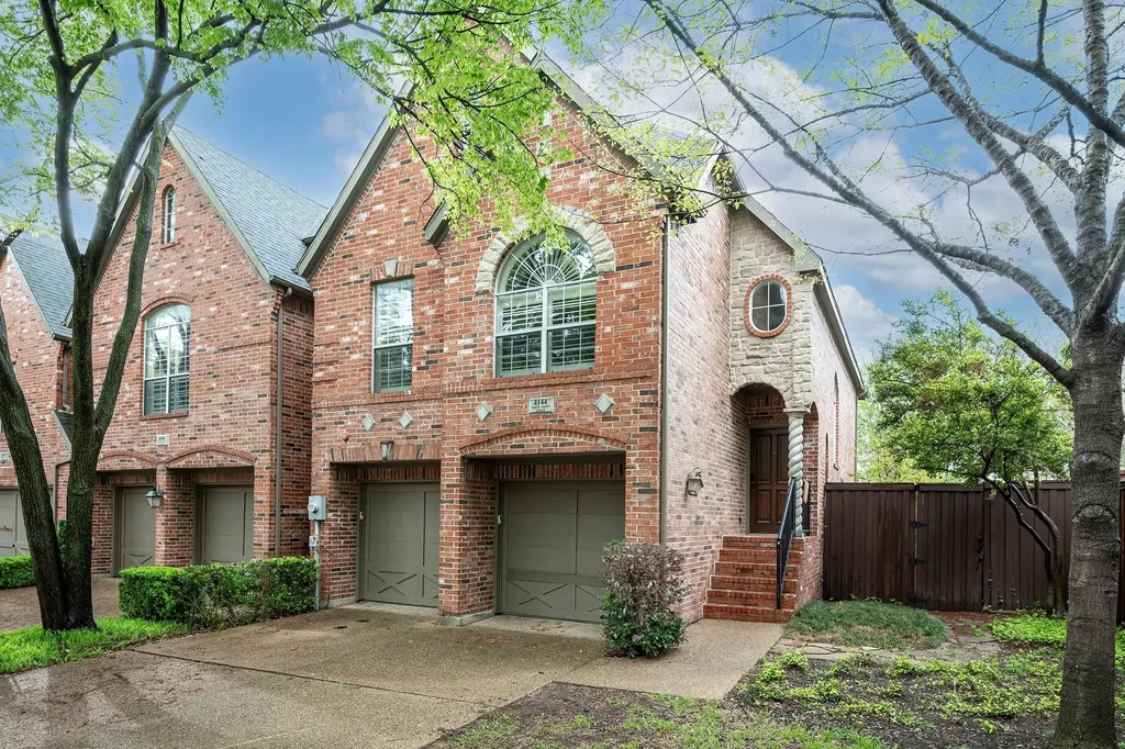 4144 Towne Green Circle Addison TX 75001