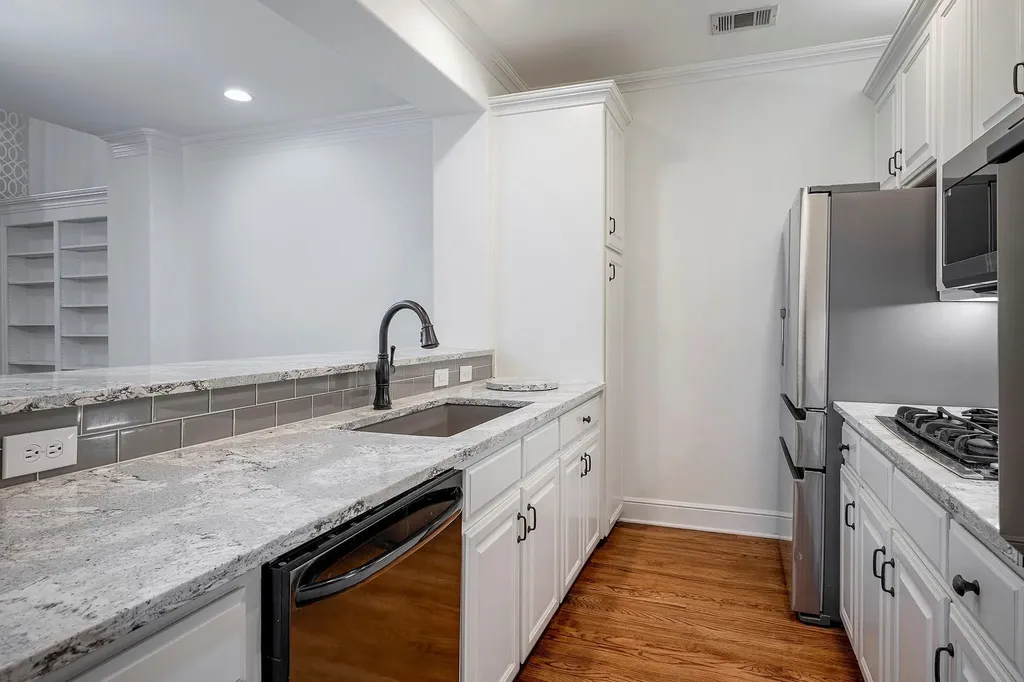 4144 Towne Green Circle Addison TX 75001