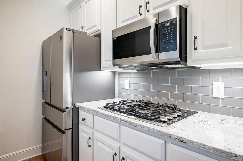 4144 Towne Green Circle Addison TX 75001