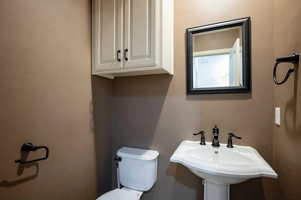 4144 Towne Green Circle Addison TX 75001