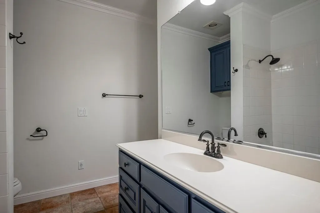 4144 Towne Green Circle Addison TX 75001