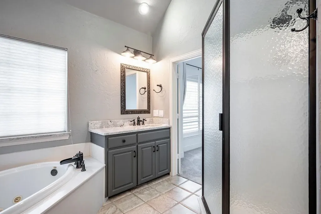 4144 Towne Green Circle Addison TX 75001