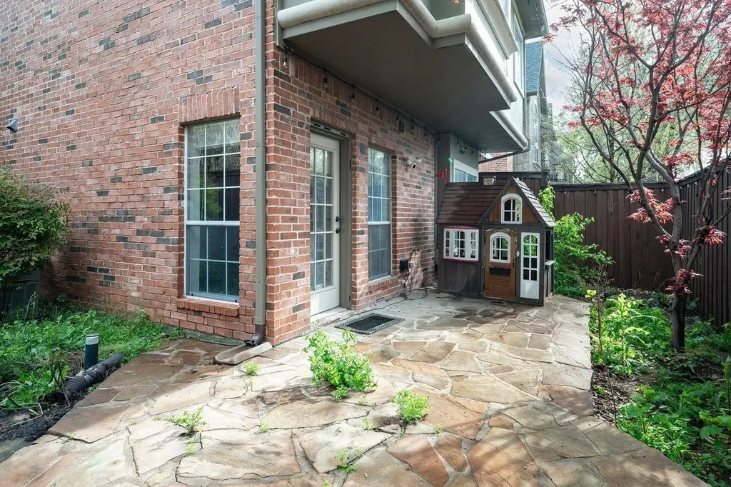 4144 Towne Green Circle Addison TX 75001