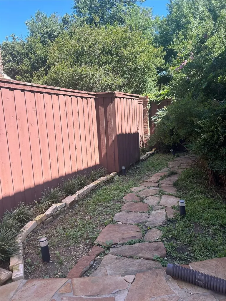 4144 Towne Green Circle Addison TX 75001