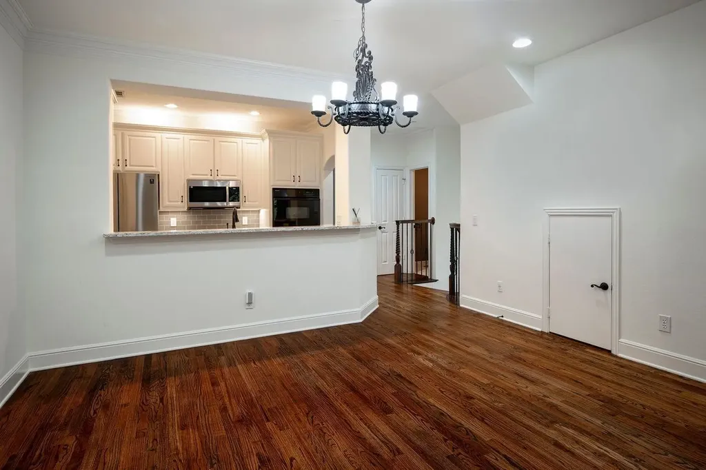 4144 Towne Green Circle Addison TX 75001