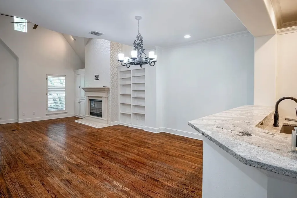 4144 Towne Green Circle Addison TX 75001