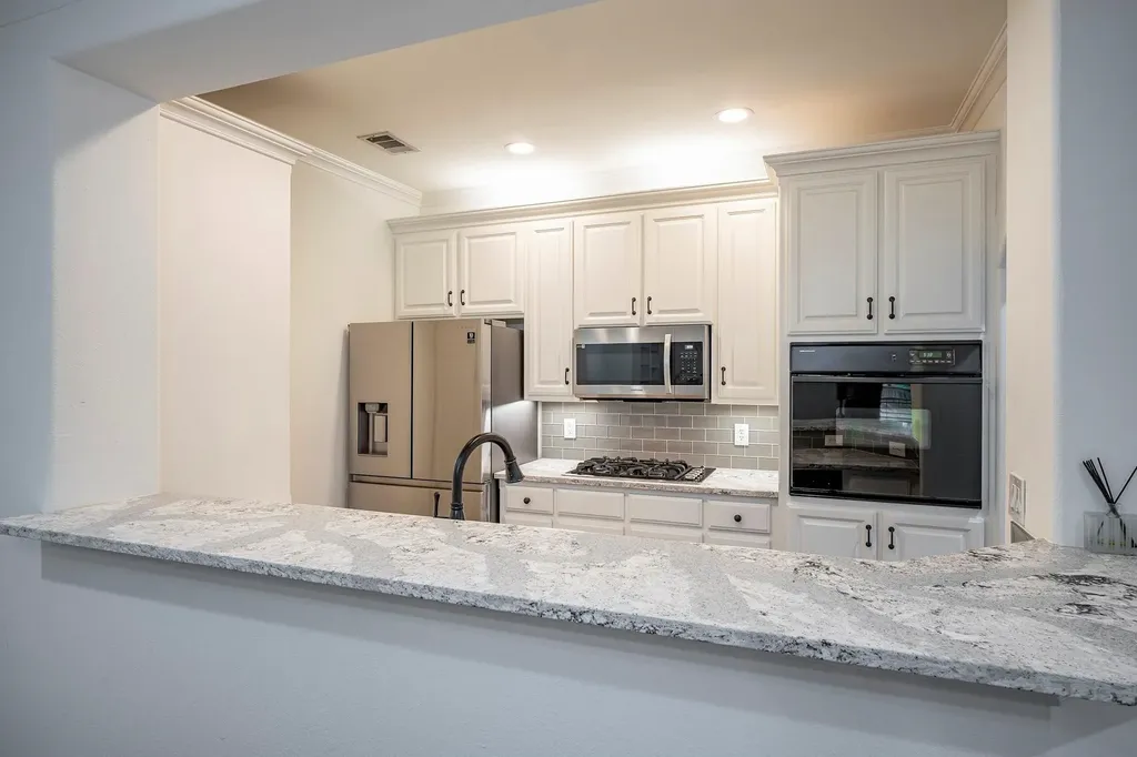 4144 Towne Green Circle Addison TX 75001