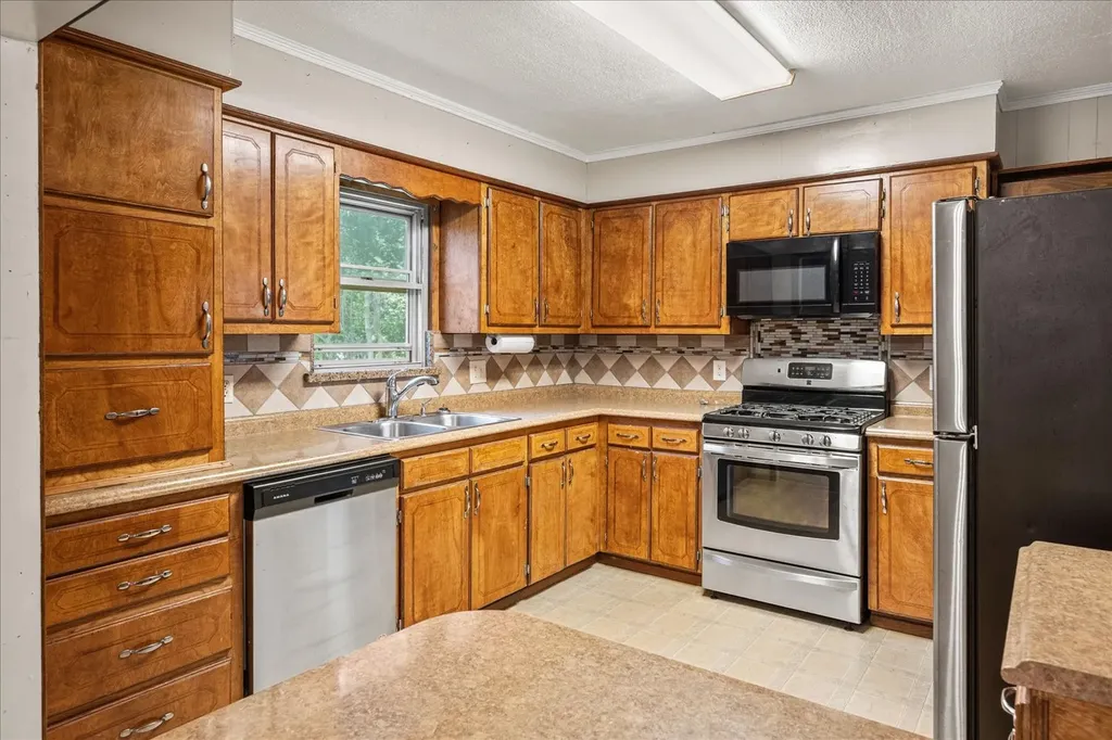 706 S Santa Fe Street Wolfe City TX 75496