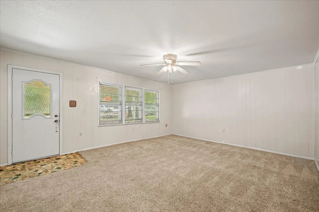 706 S Santa Fe Street Wolfe City TX 75496