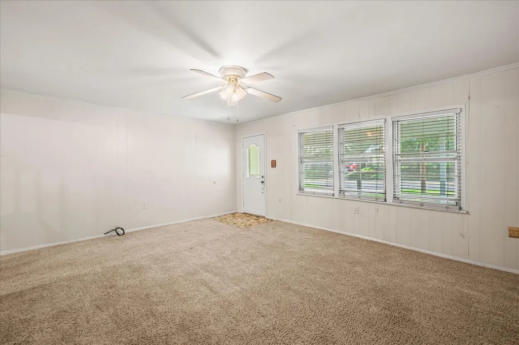706 S Santa Fe Street Wolfe City TX 75496