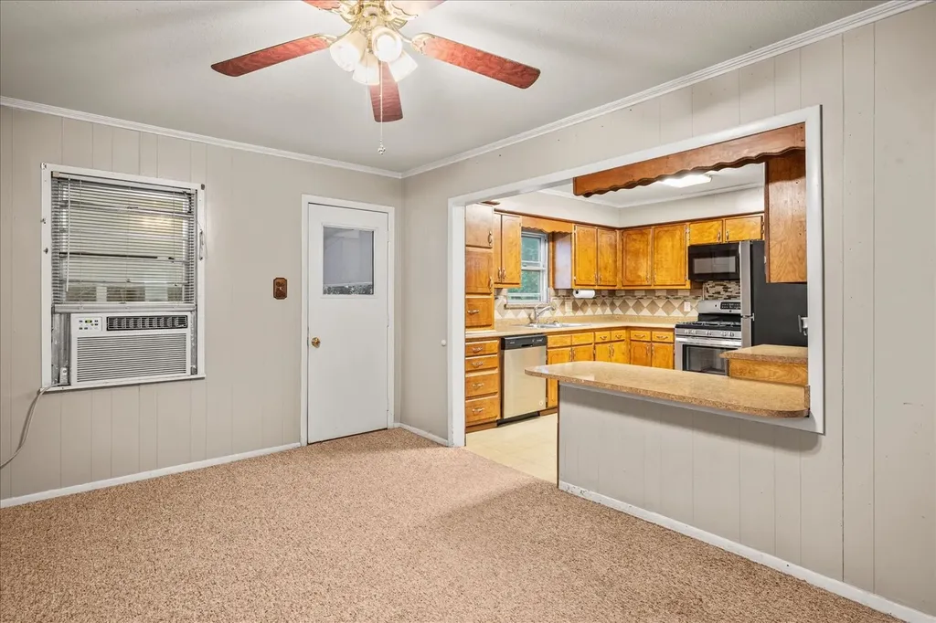 706 S Santa Fe Street Wolfe City TX 75496