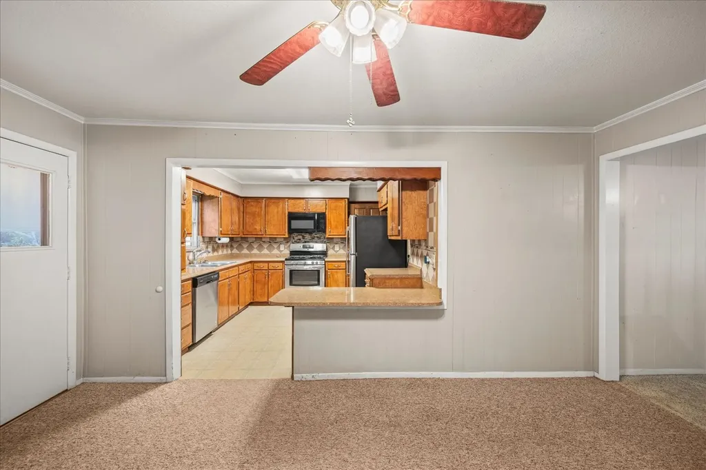 706 S Santa Fe Street Wolfe City TX 75496