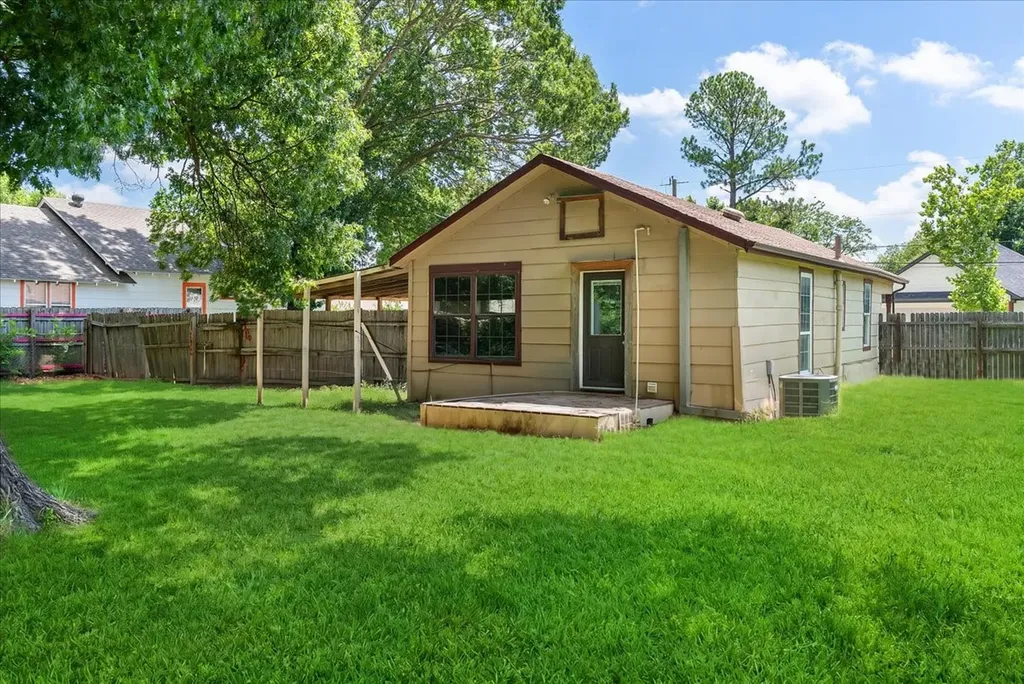 1311 S Clements Street Gainesville TX 76240