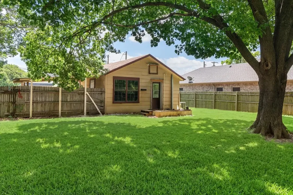 1311 S Clements Street Gainesville TX 76240