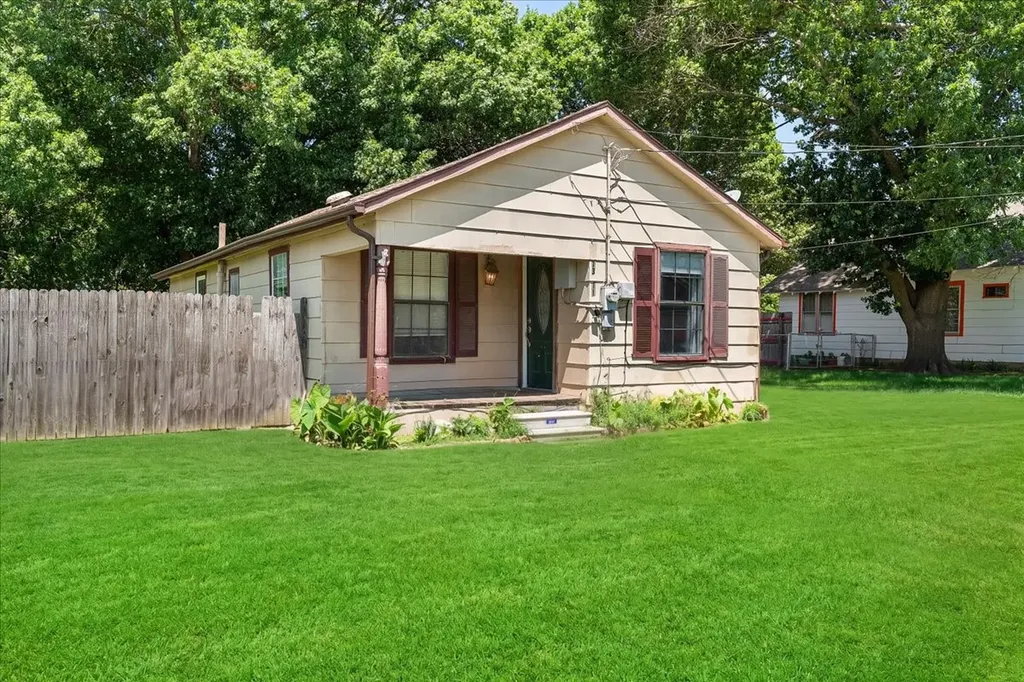 1311 S Clements Street Gainesville TX 76240