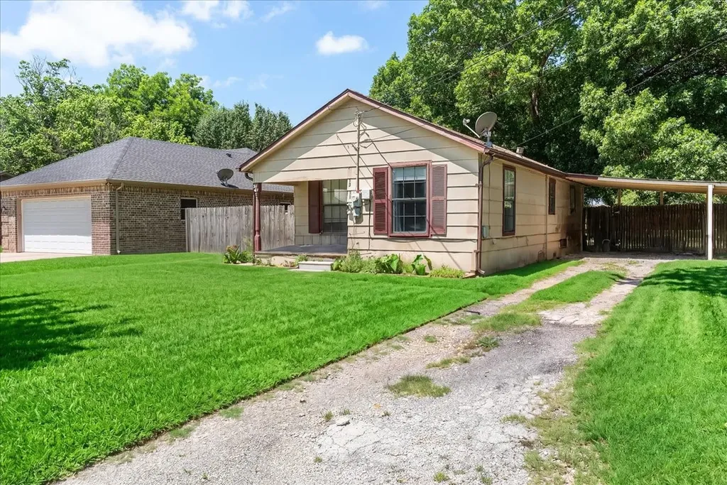 1311 S Clements Street Gainesville TX 76240