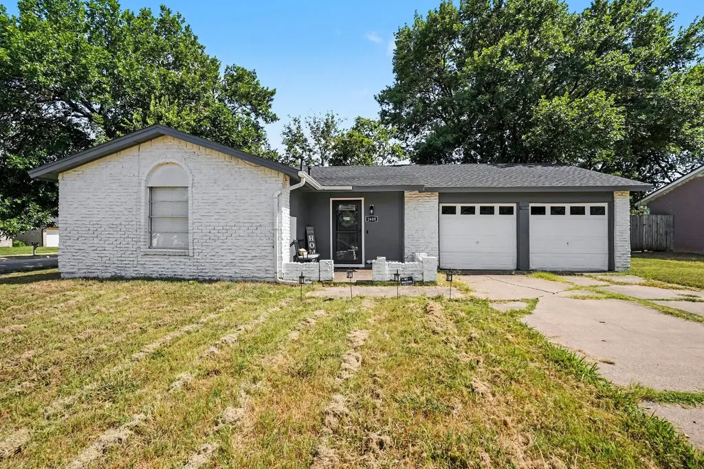 1608 Natches Drive Arlington TX 76014