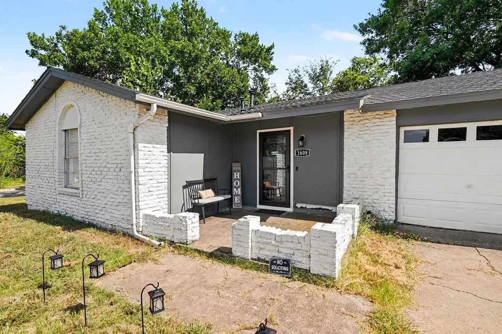 1608 Natches Drive Arlington TX 76014