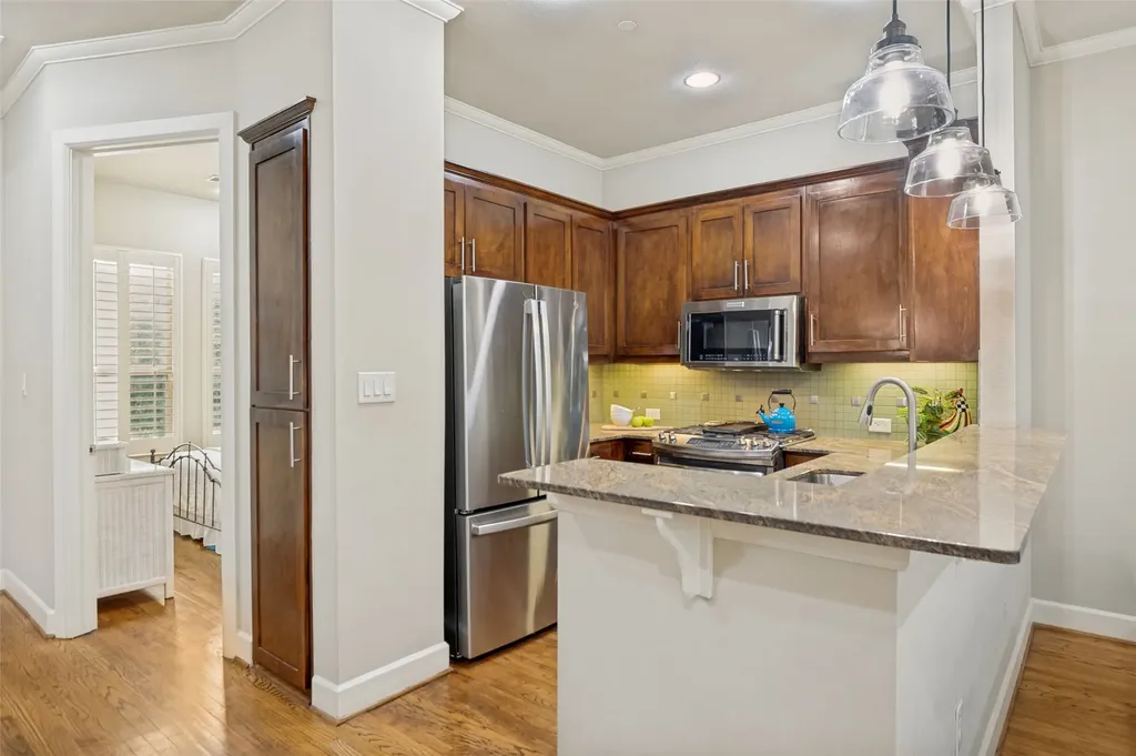 7333 Valley View Lane Dallas TX 75240