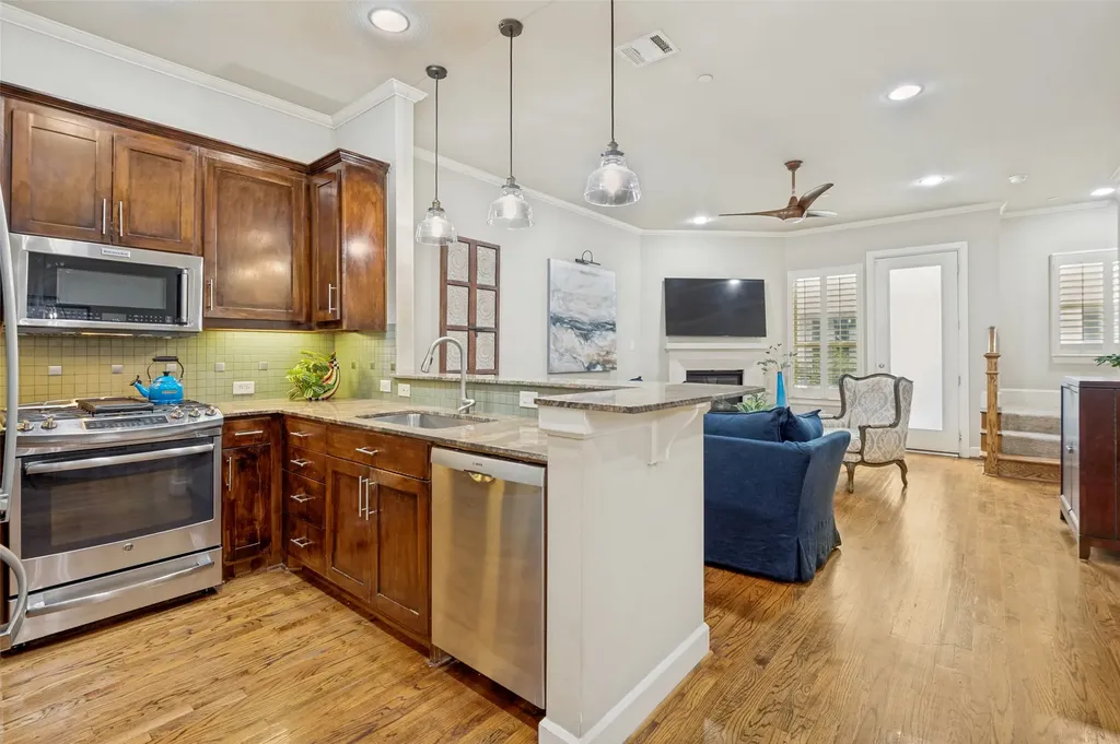 7333 Valley View Lane Dallas TX 75240