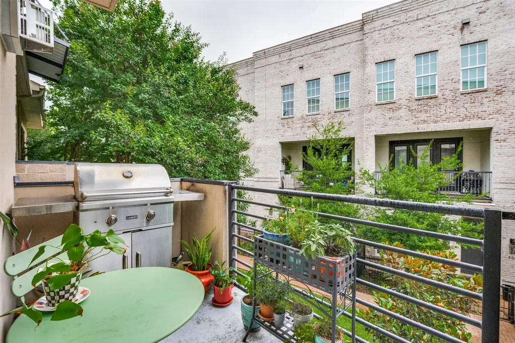 7333 Valley View Lane Dallas TX 75240