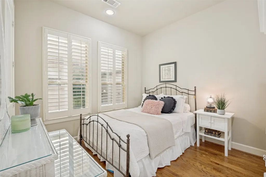 7333 Valley View Lane Dallas TX 75240