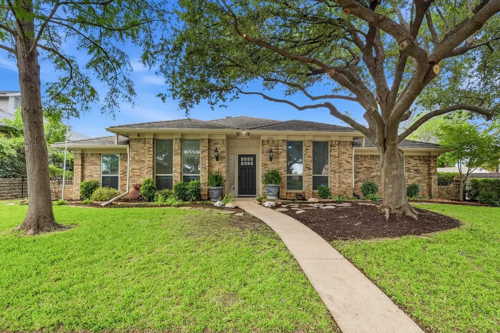413 Blue Jay Court Bedford TX 76021