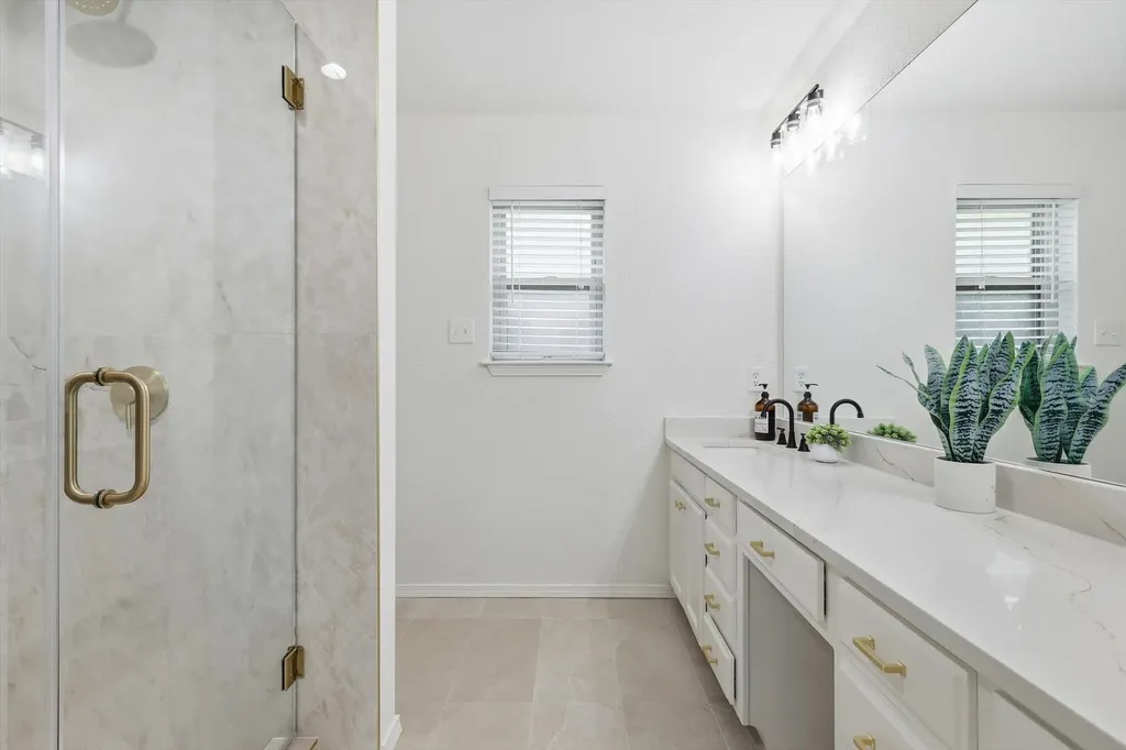 413 Blue Jay Court Bedford TX 76021