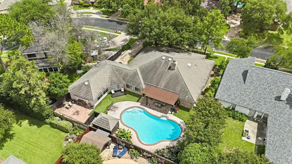 413 Blue Jay Court Bedford TX 76021