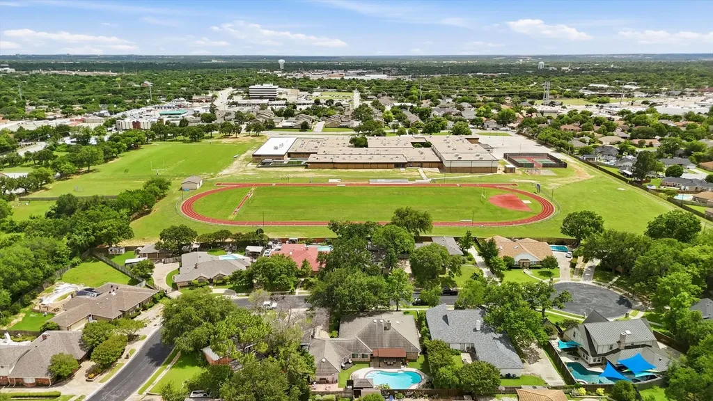 413 Blue Jay Court Bedford TX 76021