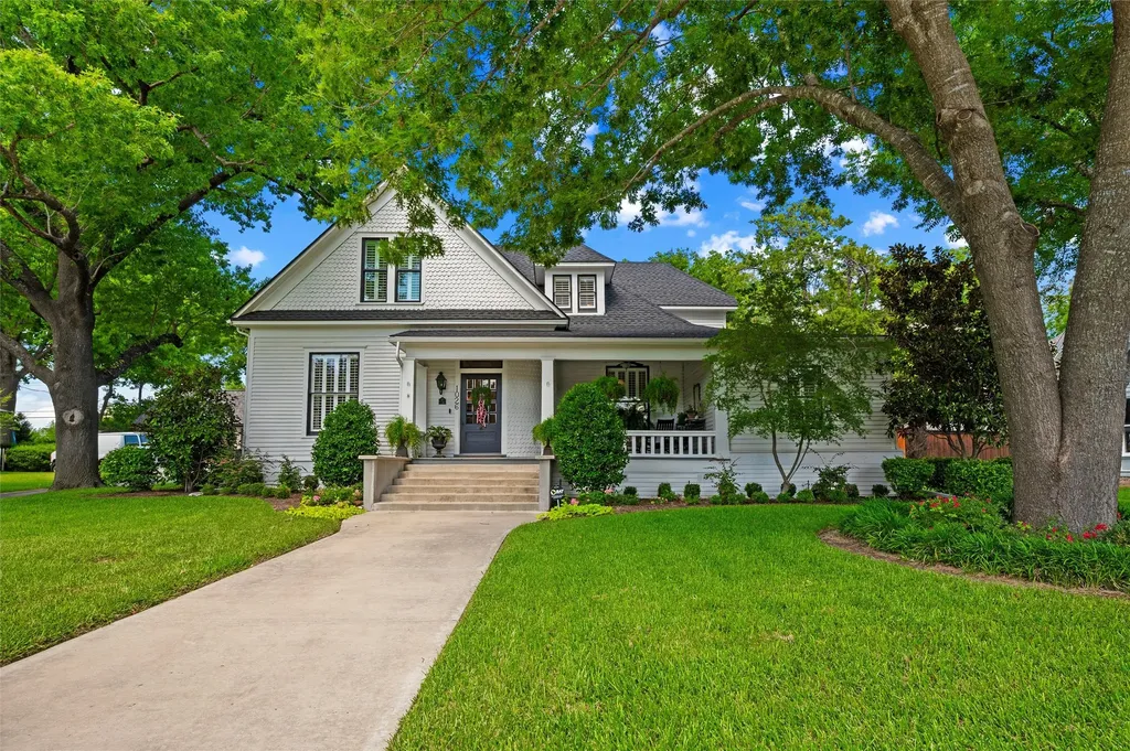 1026 W Main Street Waxahachie TX 75165