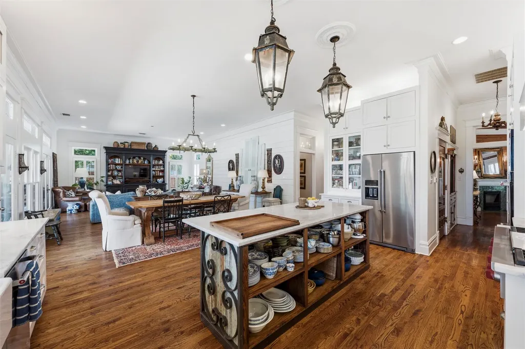 1026 W Main Street Waxahachie TX 75165