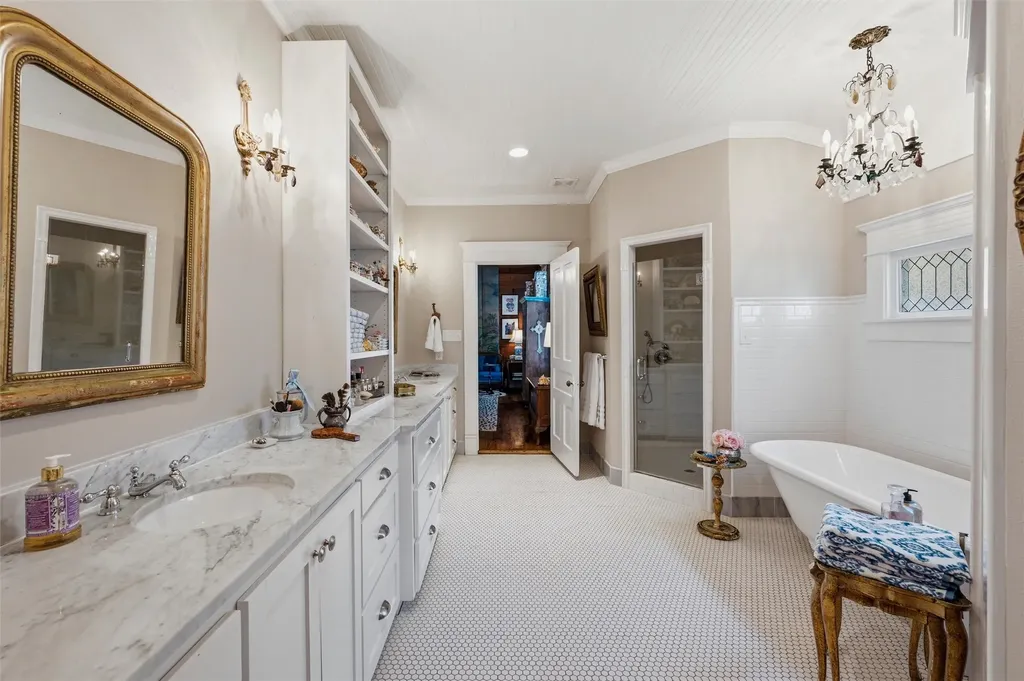 1026 W Main Street Waxahachie TX 75165
